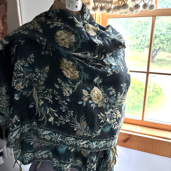 Vtg Tapestry Scarf Shawl Wrap Rectangle Fringe 29x81" Bold Floral Reversible - Picture 1 of 10